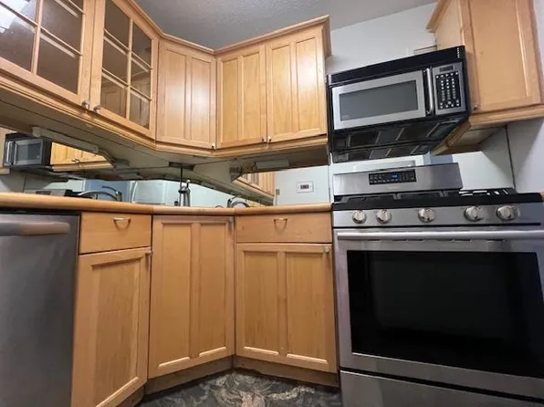 7002 Blvd East image 4 of 35