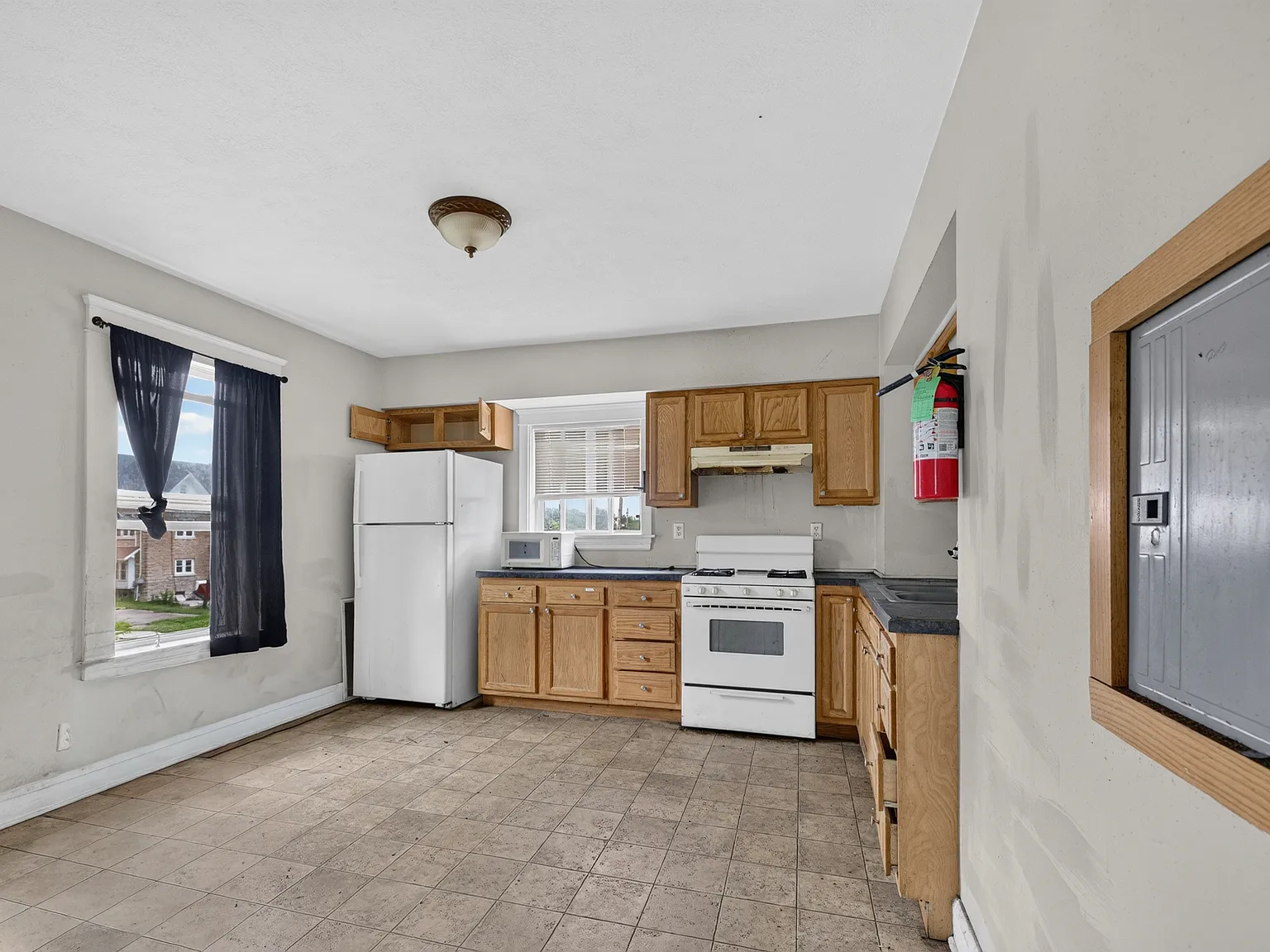 3 bed, 1300 sqft, $1,350 — Photo 3