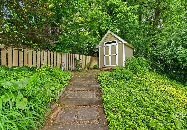 3904 Lantern Dr — Photo 38