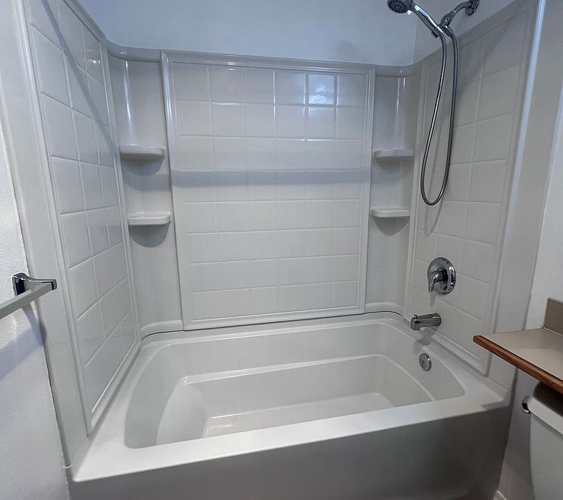 1st image of 7602 Concord Ln NE Ste C101