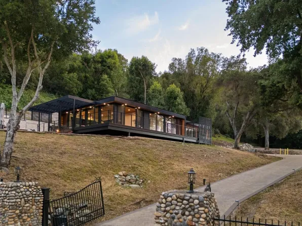 19751 Hicks Rd, Los Gatos, CA 95032