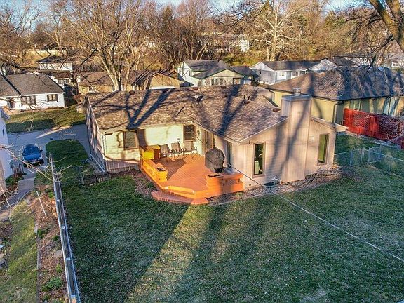 5th image of 3204 Viking Dr