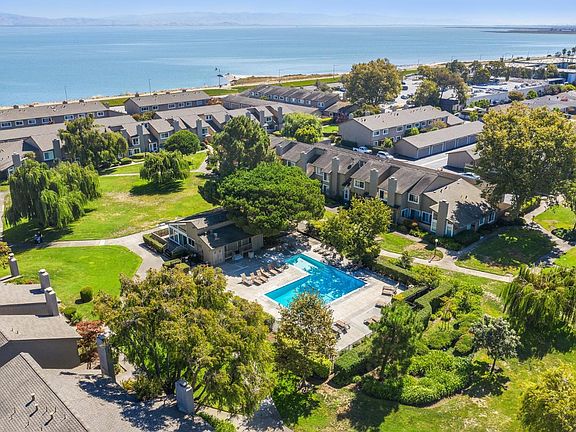 3rd image of 1583 Beach Park Blvd