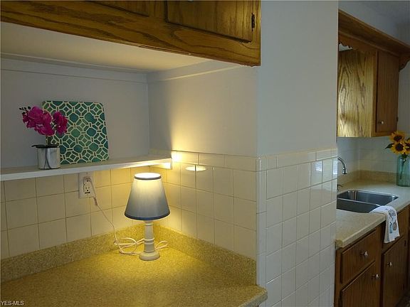 5th image of 407 Johnson Ave