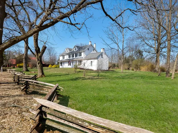 98 Railroad Ave, Chalfont, PA 18914