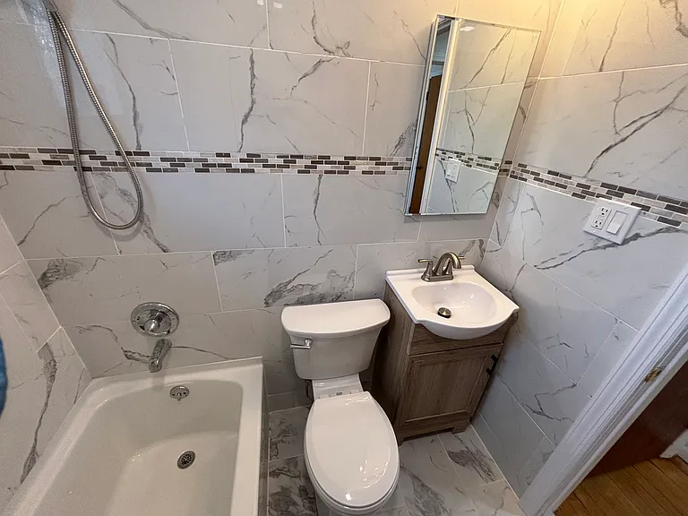 Chapel Ave — Photo 15