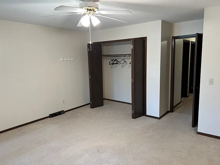 6554 Woodhall Dr — Photo 14