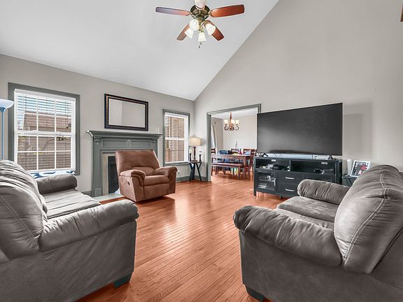 5th image of 853 Samantha Ln