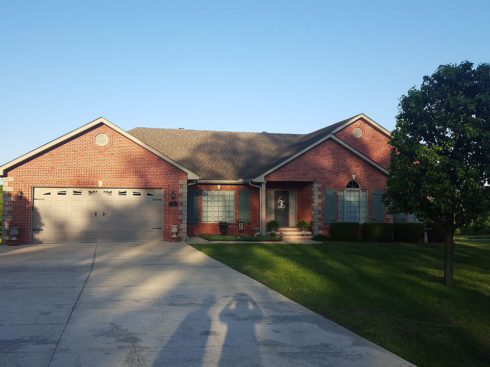 1st image of 1612 Carol Cir