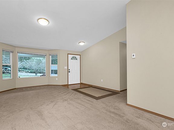 4th image of 550 SW Hipkins Court