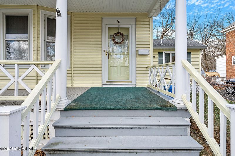 2nd image of 40 Mapleridge Avenue