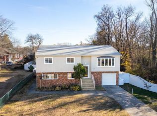 361 Nevada St, Lindenhurst, NY 11757