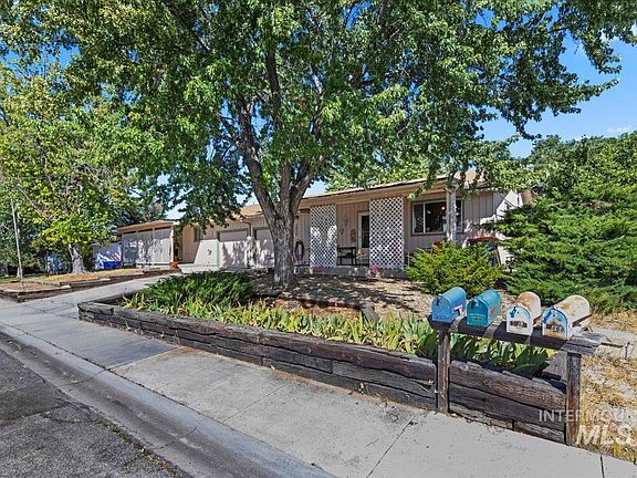 4th image of 3834-3836 S Gulley Ave