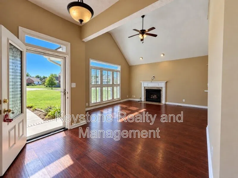 3 bed, 2.0 bath, 1897 sqft, $1,895 — Photo 2