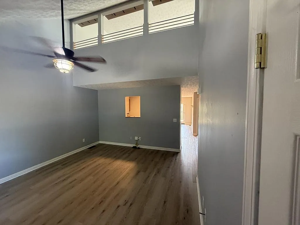 205 Correll Ln — Photo 3