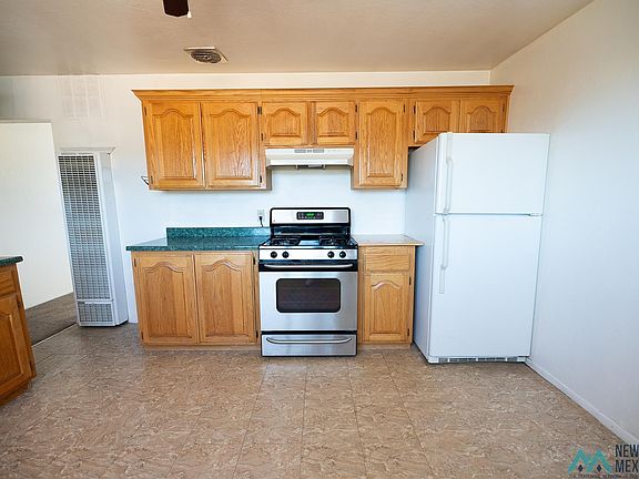 4th image of 452 Balsam St