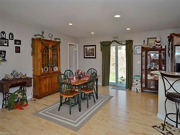 5th image of 312 Queen St