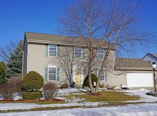 928 N Shore Dr, Pewaukee, WI 53072