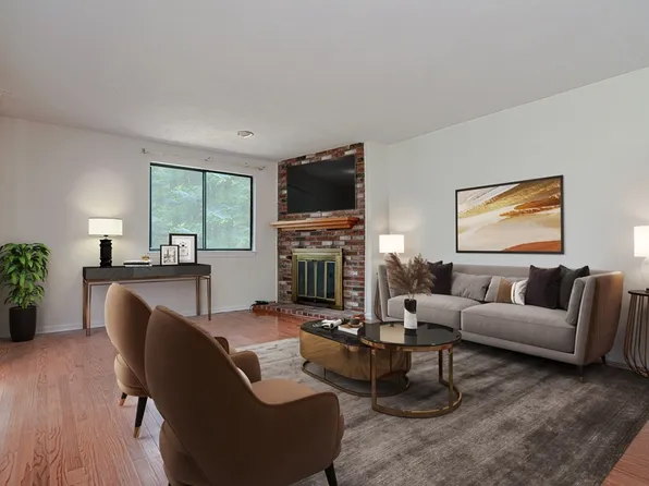 9 Country Club Ln #9D, Milford, MA 01757