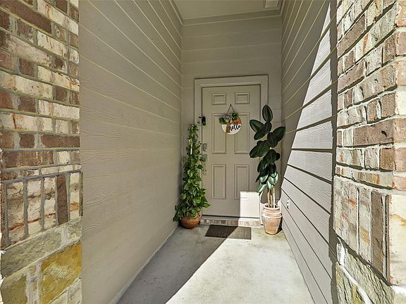 4th image of 811 Republic Rd