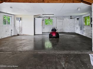 3613 Freedom Way, Louisville, KY 40229
