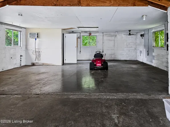 3613 Freedom Way, Louisville, KY 40229