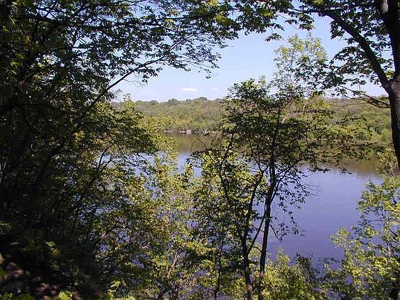 walk to river park
