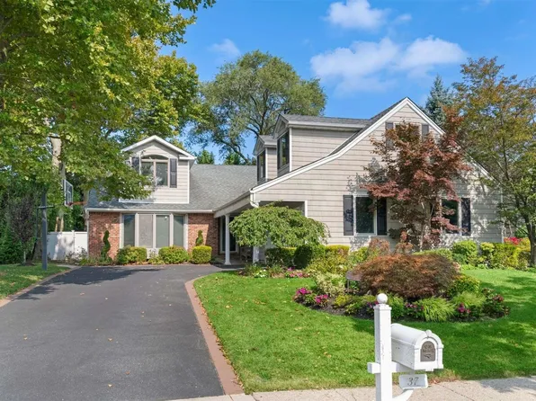 37 Joyce Lane, Woodbury, NY 11797