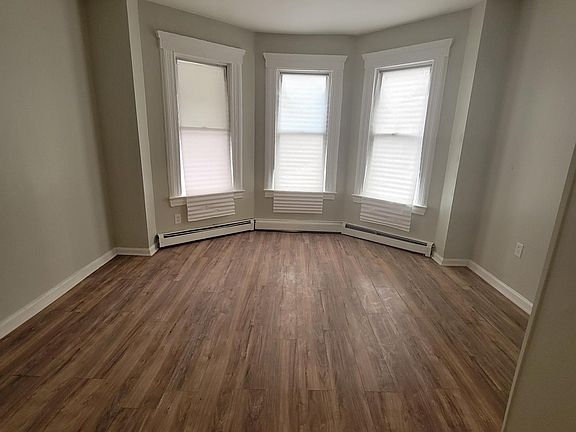 3rd image of 235 Peshine Ave #1R