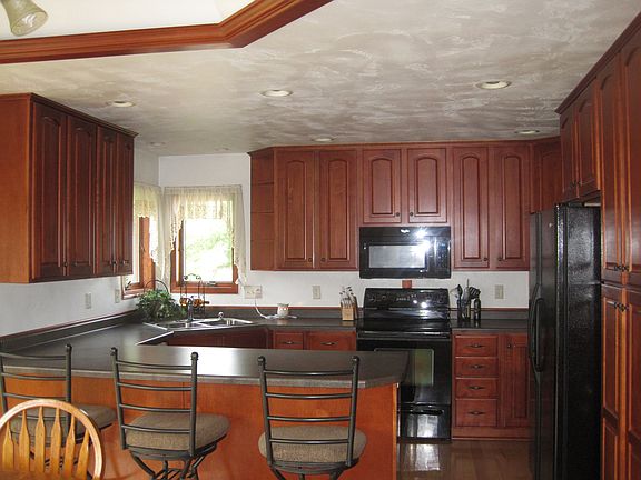 Beautiful spacious kitchen