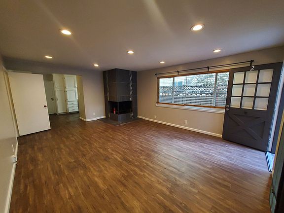 5th image of 428 Jackson Ave APT 2