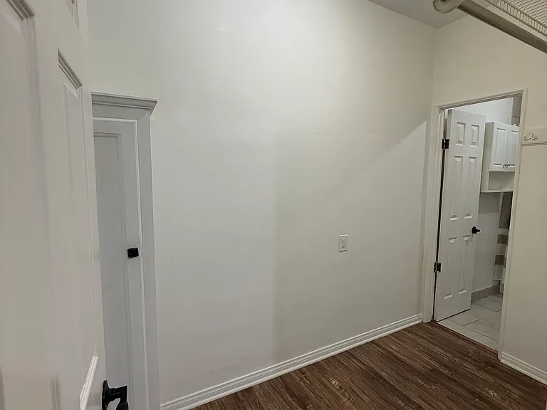 208 N La Peer Dr #7 — Photo 18