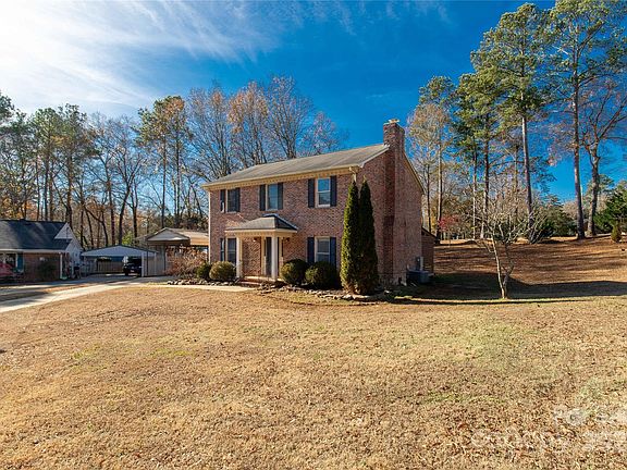 2nd image of 1652 Village Ct