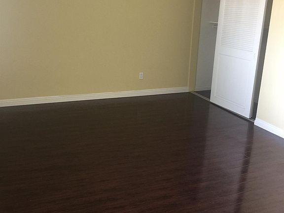 3rd image of 557 E Tujunga Ave APT B