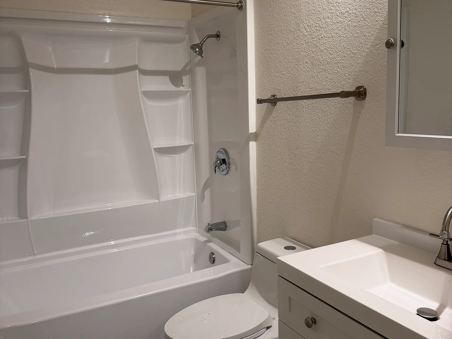 2 bed, 850 sqft, $2,100 — Photo 4