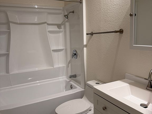 4th image of 2991 Belden St