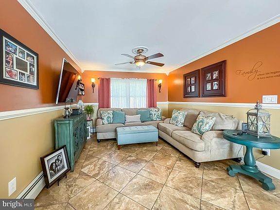 3rd image of 7 N Court Ln