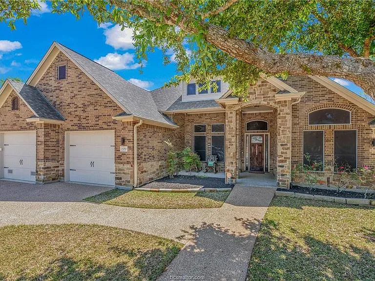 15701 Timber Creek Ln — Photo 2