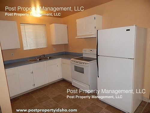 4th image of 222 W Dion St