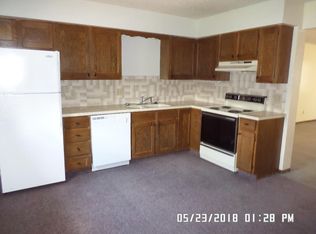 1409 E 27th Ave APT E, Hutchinson, KS 67502