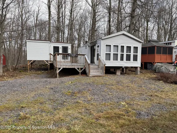 160 Cavalry Ct, Gouldsboro, PA 18424