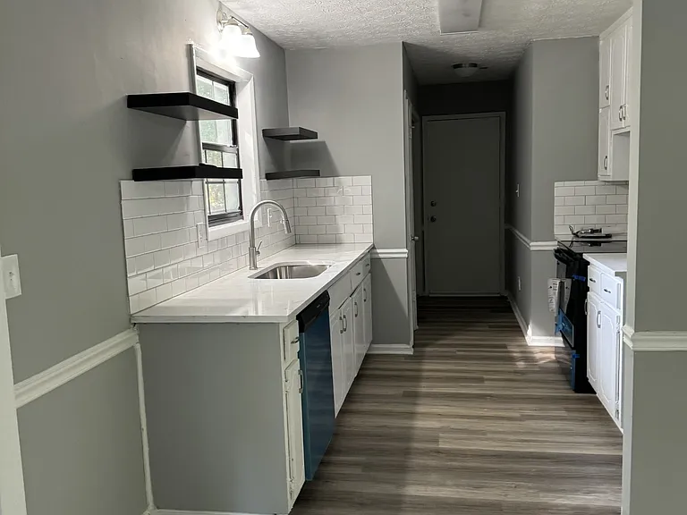171 Adrian Dr — Photo 7