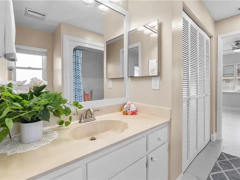211 Marina Dr — Photo 8