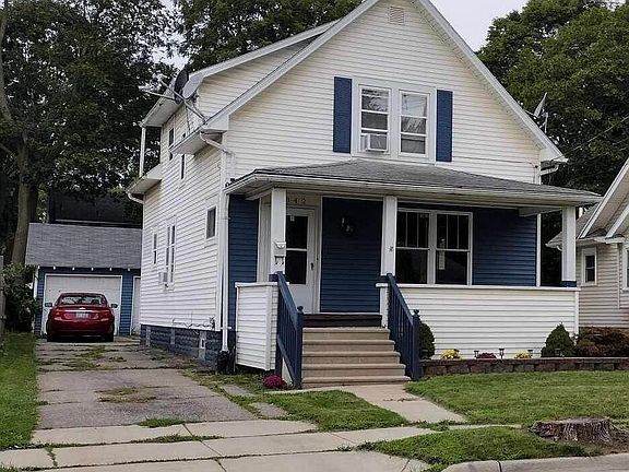 4th image of 1842 E Delevan Ave