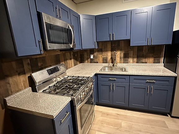 5th image of 2419 N Myrtlewood St