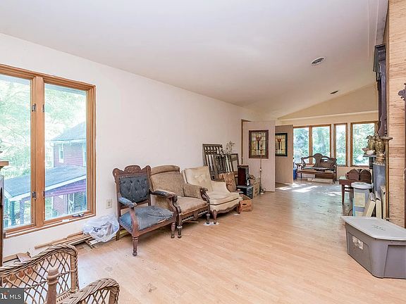 2nd image of 5539 Hillrise Ave