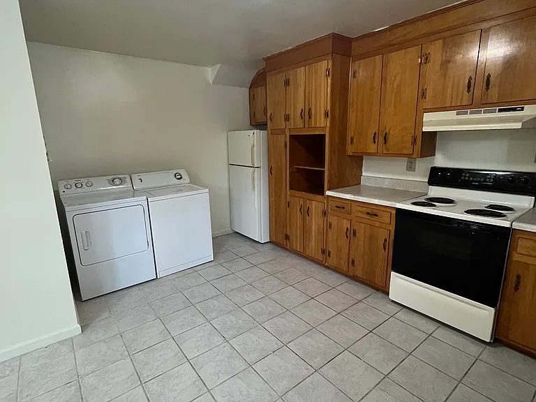 Apartment Heights — Photo 24