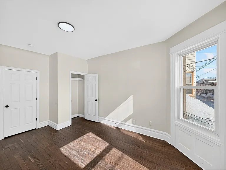 345 Walnut St #3R — Photo 9