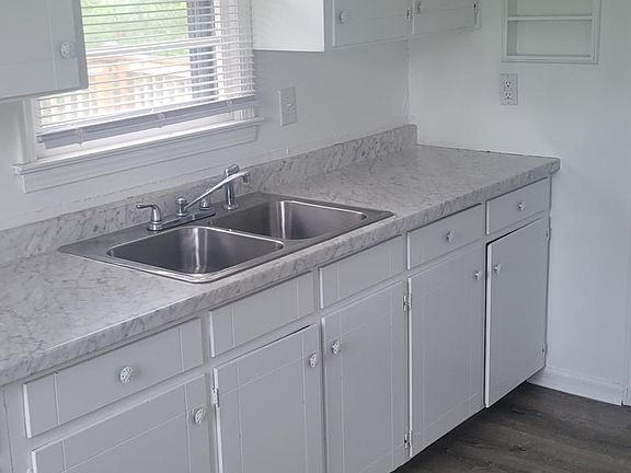 4th image of 202 Iroquois Dr