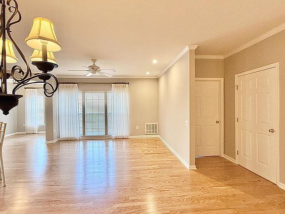 3rd image of 200 Claret Ct APT 204